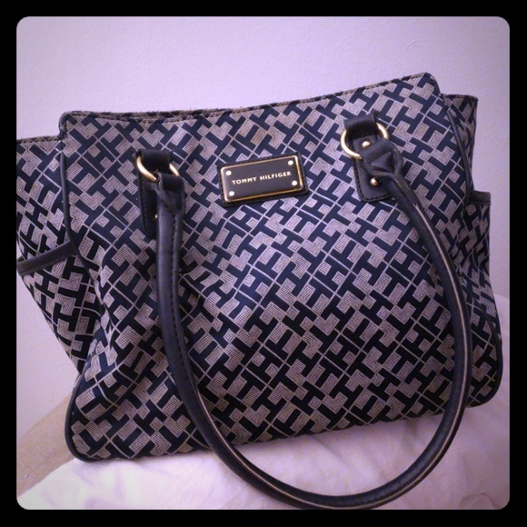 Tommy Hilfiger Handbags - Tommy Hilfiger Bag